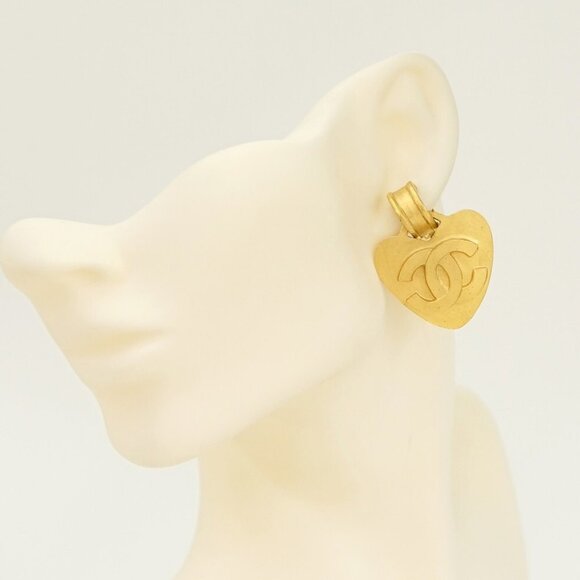 CHANEL CC Logos Heart Dangle Clip-On Earrings Gold Tone 95P Auth - Picture 1 of 6